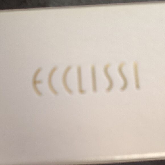 Elegant Black and Gold Watch - Picture 2 of 4